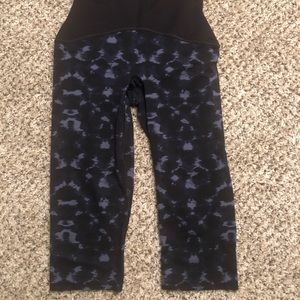 Spanx Compression Printed Active Knee Legging